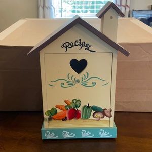 Wood Recipe box approximately 11x6.5in